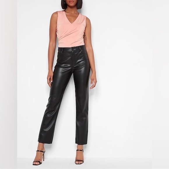 Express Body Contour Compression Ruched V-neck top - Picture 3 of 7